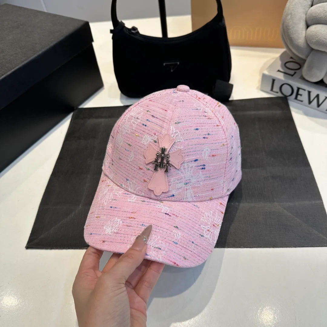 P56 Crow Heart 🆕🆕New baseball cap, personalized fashion classic cross logo, casual with a cool feeling, unisex style, same style for men and women! Very easy to match! Head circumference: 56-58cm is available